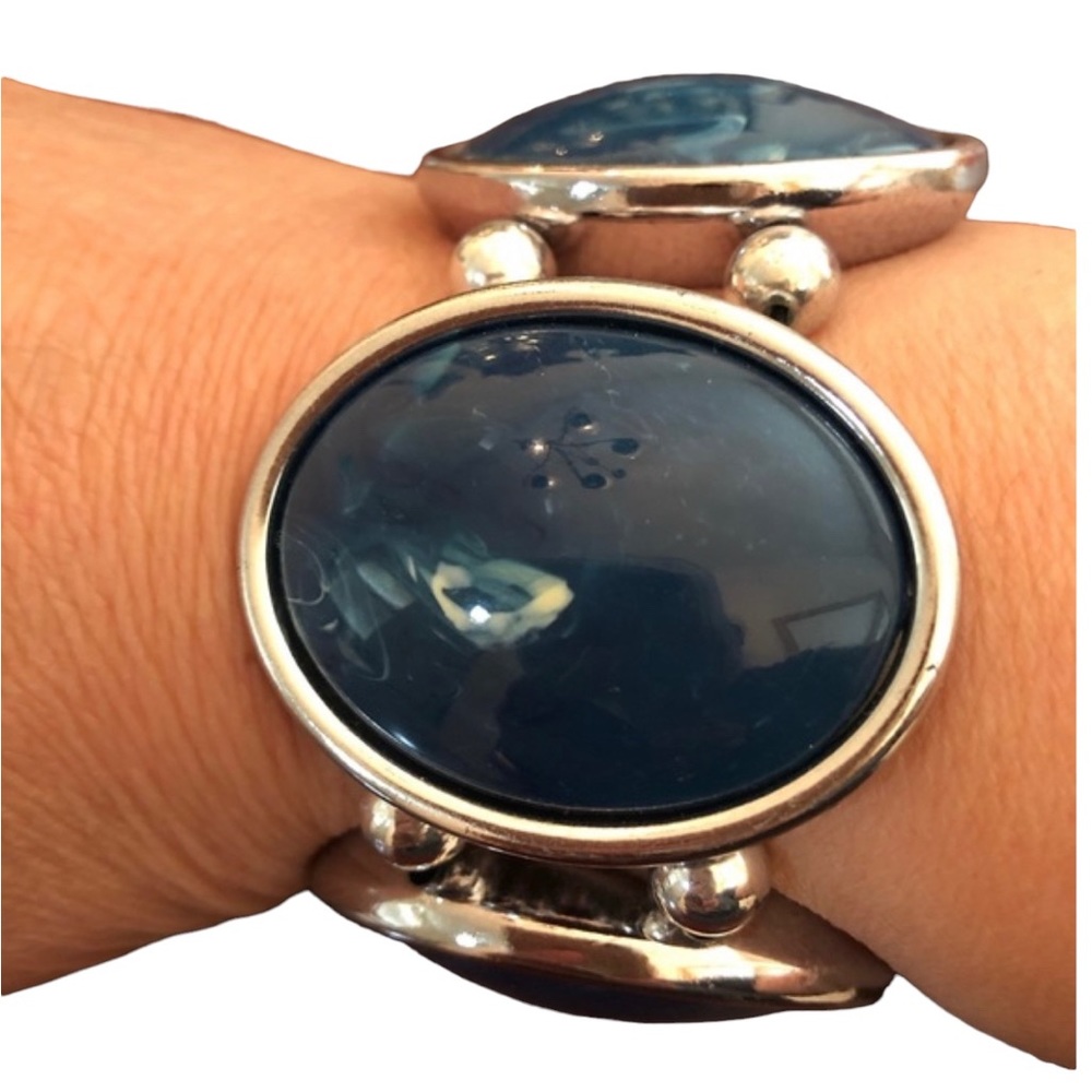 Turquoise and silver costume jewelry stretchy bracelet